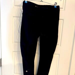 Lululemon runners leggings size 6 
Black